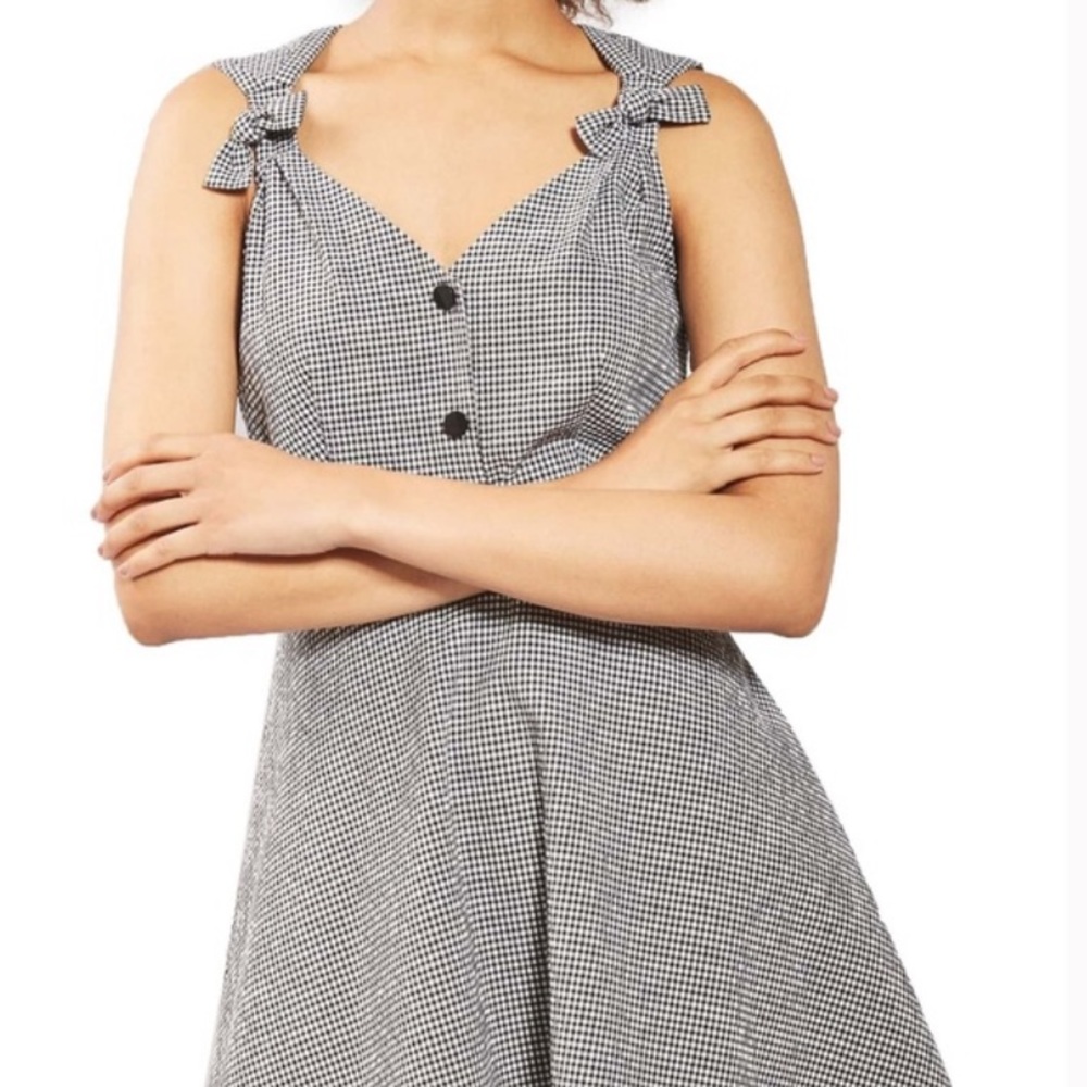 TOPSHOP Mini Dress Black & White Gingham Seersucker Cut Out Back sundress size 4 - Picture 2 of 7